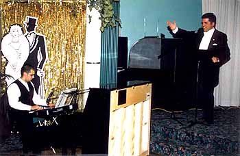 Tony Rino Sings at The Calgary Italian Club (Photo copyright of Il Congresso)